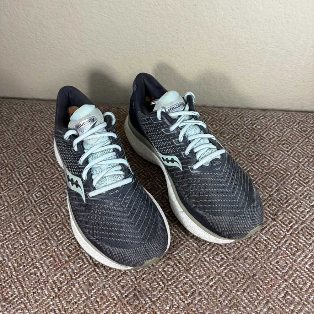Saucony Triump 18 Running Athletic Lace Up Shoes Sz 9W Outdoor Running Gym